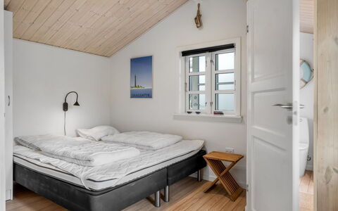 Tian - 1Km from the Sea: Hout, Huis, Huis, Slaapkamer, Meubilair, Bed, Deur, Verdieping, Verblijf, Bed Frame