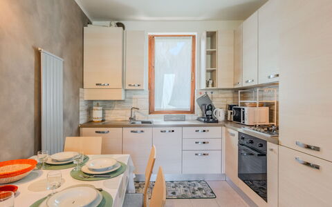 Casa Burli: Toestel Van De Keuken, Keuken, Interieur Ontwerp, Flooring, Major Appliance, Countertop, Hout, Meubilair, Verdieping, Cabinetry