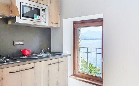 Casa Olivee: Kamer, Appartement, Balkon, Beits, Gootsteen, Hardwood, Stoel, Loodgieterswerkinrichting, Keuken, Wastafel