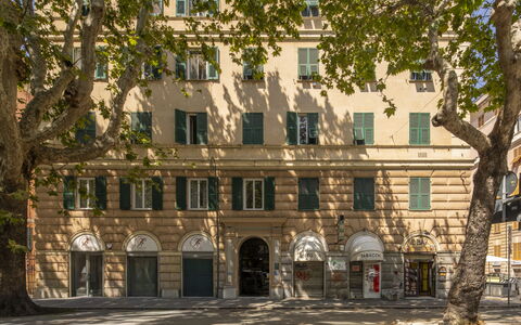 La Terrazza in Centro, Genova: Gebouw, Stad, Facade, Architectuur, Buurt, Appartement, Condominium, Stedelijk Ontwerp, Gemengd Gebruik, Hotel