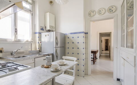 La Terrazza in Centro, Genova: Flooring, Interieur Ontwerp, Verdieping, Plafond, Meubilair, Kamer, Keuken, Huis, Major Appliance, Countertop