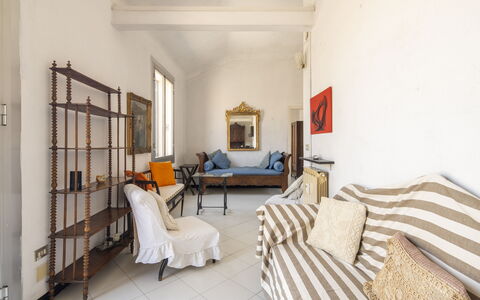 La Terrazza in Centro, Genova: Meubilair, Interieur Ontwerp, Muur, Flooring, Verdieping, Hout, Kamer, Plafond, Bankstel, Woonkamer