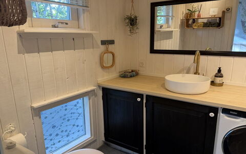Florida - from the Sea: Loodgieterswerkinrichting, Interieur Ontwerp, Flooring, Loodgieter, Kamer, Verdieping, Badkamerkast, Wastafel, Kraan, Wastafel In De Badkamer