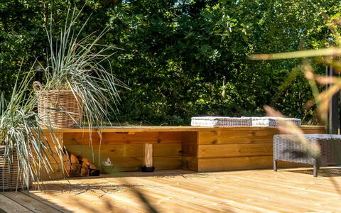 Florida - from the Sea: Lucht, Meubilair, Hout, Buitenmeubels, Tafel, Stoel, Wolk, Buitentafel, Hardwood, Plank