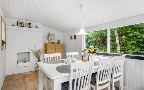 Eike - from the Sea: Interieur Ontwerp, Meubilair, Flooring, Verdieping, Hout, Plafond, Houten Vloer, Lichte Inrichting, Stoel, Eetkamer