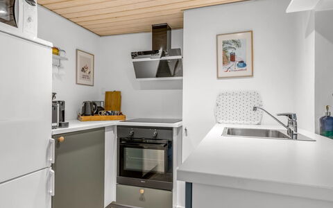 Eike - from the Sea: Keuken, Toestel Van De Keuken, Countertop, Major Appliance, Interieur Ontwerp, Flooring, Meubilair, Hout, Plafond, Huishoudapparatuur