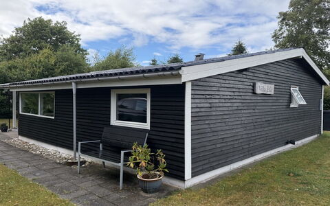 Eike - from the Sea: Hout, Siding, Dak, Huis, Verblijf, Huis, Schuur, Garden Gebouwen, Werf