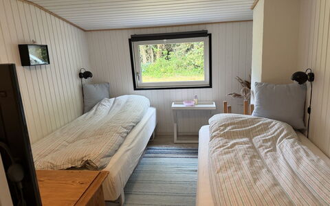 Eike - from the Sea: Hout, Verdieping, Flooring, Hardwood, Beits, Slaapkamer, Bed, Plank, Bed Frame, Bedding