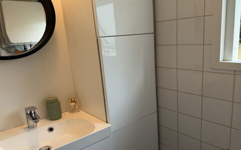 Eike - from the Sea: Muur, Flooring, Verdieping, Interieur Ontwerp, Loodgieterswerkinrichting, Wastafel In De Badkamer, Badkamerkast, Badkamer, Wastafel, Kamer