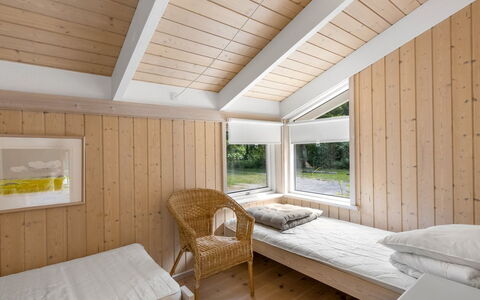 Naninja - 924M from the Sea: Hout, Plafond, Interieur Ontwerp, Slaapkamer, Verdieping, Flooring, Bed, Huis, Kamer, Bedding