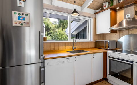 Naninja - 924M from the Sea: Toestel Van De Keuken, Keuken, Countertop, Major Appliance, Interieur Ontwerp, Flooring, Huishoudapparatuur, Cabinetry, Hout, Meubilair
