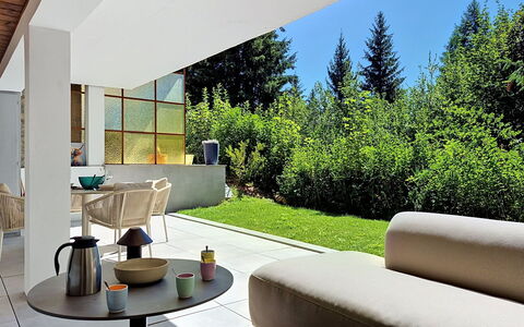 Les Ambassadeurs B 3: Meubilair, Interieur Ontwerp, Muur, Flooring, Stoel, Verdieping, Huis, Bankstel, Architectuur, Woonkamer