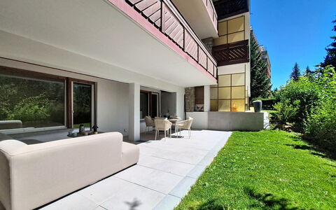 Les Ambassadeurs B 3: Tuin, Balkon, Schaduw, Landscaping, Werf, Ontwerp, Daylighting, Villa, Backyard, Binnenplaats