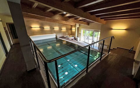Wellness Retreat Labská: Flooring, Plafond, Zwembad, Toevlucht, Hotel, Lichte Inrichting