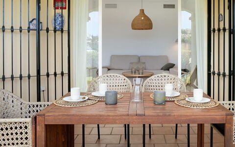 La Quinta Hills: Meubilair, Stoel, Tafel, Hout, Interieur Ontwerp, Flooring, Verdieping, Keuken En Eettafel, Verlichting, Eetkamer