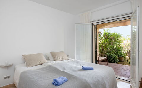 La Quinta Hills: Muur, Hout, Interieur Ontwerp, Meubilair, Slaapkamer, Verdieping, Bed, Flooring, Plafond, Kamer