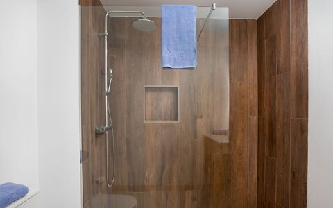La Quinta Hills: Flooring, Hout, Verdieping, Loodgieterswerkinrichting, Interieur Ontwerp, Douchekop, Loodgieter, Douche, Tegel, Badkamer