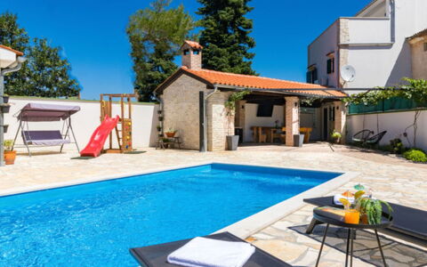 Villa Dominique: Zwembad, Toevlucht, Buitenmeubels, Vrije Tijd, Eco Hotel, Stoel, Paraplu, Landgoed, Schaduw, Patio