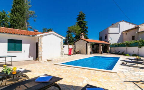 Villa Dominique: Blauw, Zwembad, Toevlucht, Buitenmeubels, Eco Hotel, Flagstone, Villa, Paraplu, Hotel