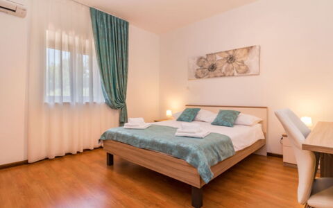 Villa Dominique: Interieur Ontwerp, Meubilair, Verdieping, Flooring, Plafond, Kamer, Bed, Appartement, Slaapkamer, Houten Vloer