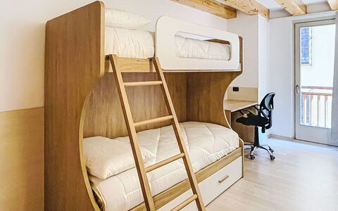 Rugia: Stapelbed, Hout, Interieur Ontwerp, Slaapkamer, Meubilair, Flooring, Verdieping, Bed, Bedding, Bed Frame