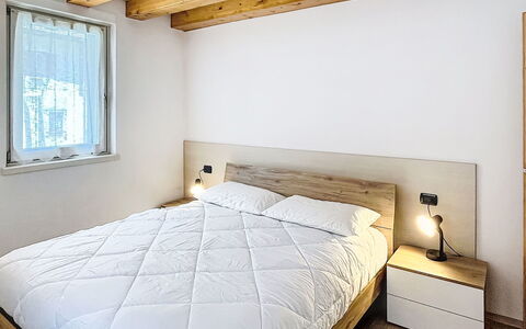Rugia: Bed, Slaapkamer, Muur, Interieur Ontwerp, Flooring, Bedding, Hout, Verdieping, Laken, Meubilair