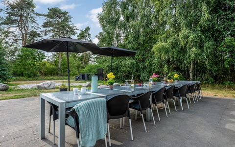 Carlina - from the Sea: Meubilair, Stoel, Buitenmeubels, Tafel, Buitentafel, Keuken En Eettafel, Schaduw, Restaurant, Tuin, Patio