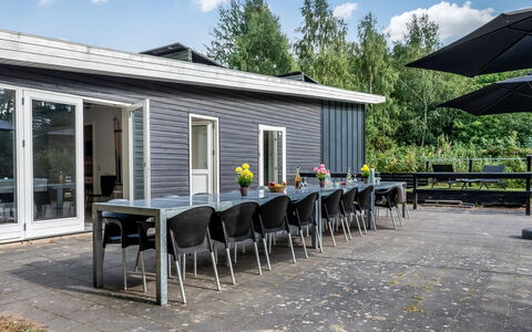 Carlina - from the Sea: Huis, Huis, Dak, Siding, Verblijf, Deur, Buitenmeubels, Veranda, Werf, Schaduw