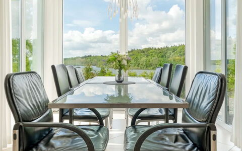 Am Seeufer: Meubilair, Interieur Ontwerp, Tafel, Stoel, Flooring, Eetkamer, Plafond, Verdieping, Verlichting, Kamer