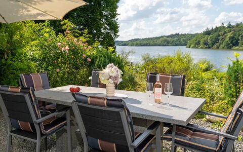 Am Seeufer: Meubilair, Buitenmeubels, Buitentafel, Stoel, Keuken En Eettafel, Tuin, Patio, Landscaping, Kamerplant, Armleuning