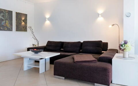 Am Seeufer: Meubilair, Interieur Ontwerp, Bankstel, Muur, Flooring, Woonkamer, Plafond, Verdieping, Hout, Kamer