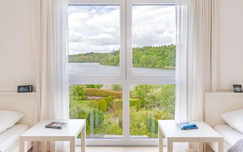 Am Seeufer: Bed, Slaapkamer, Meubilair, Laken, Bedding, Linens, Hoofdkussen, Bed Frame, Kussen Gooien, Matras