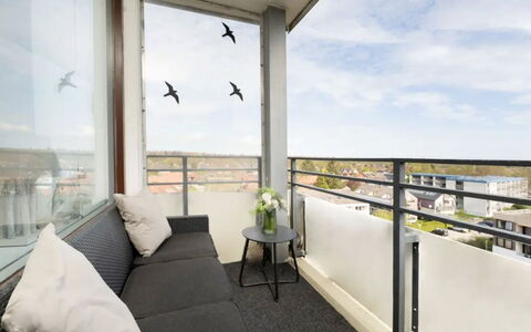 Meeresblick Ankerplatz 84: Appartement, Interieur Ontwerp, Verdieping, Flooring, Meubilair, Plafond, Balkon, Kamer, Glas, Condominium