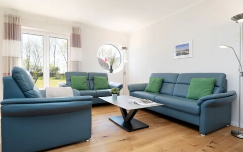 Reiterhof Rickert Glücksklee: Meubilair, Interieur Ontwerp, Flooring, Bankstel, Verdieping, Woonkamer, Tafel, Stoel, Comfort