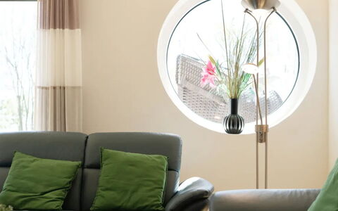 Reiterhof Rickert Glücksklee: Interieur Ontwerp, Meubilair, Verlichting, Huis, Woonkamer, Kamer, Comfort, Plafond, Bankstel, Kamerplant
