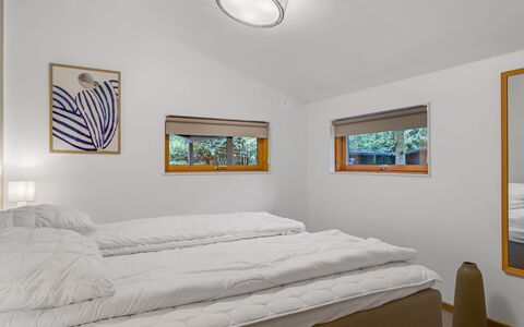 Gesine - 20Km to the Fjord: Interieur Ontwerp, Hout, Plafond, Flooring, Slaapkamer, Bed, Verdieping, Meubilair, Verlichting, Kamer