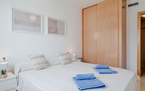 Oliva Nova Cabagua: Muur, Interieur Ontwerp, Meubilair, Bed, Hout, Slaapkamer, Verdieping, Flooring, Plafond, Kamer