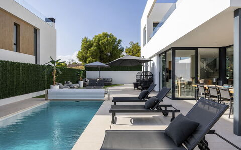 Villa Esencia: Zwembad, Toevlucht, Landgoed, Eco Hotel, Villa, Ontwerp, Buitenmeubels, Balkon, Binnenplaats