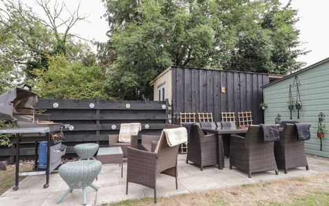 Ballinreich: Meubilair, Buitenmeubels, Buitentafel, Stoel, Tuin, Backyard, Patio, Werf, Schaduw, Binnenplaats