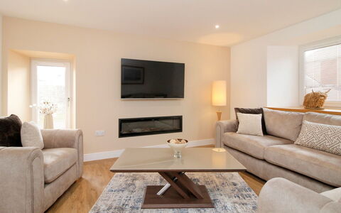 The Cottage: Meubilair, Bankstel, Interieur Ontwerp, Flooring, Hout, Woonkamer, Verdieping, Huis, Bruin