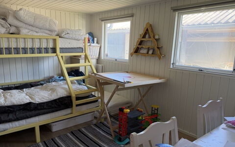 Rəzvan - from the Sea: Hout, Meubilair, Verdieping, Interieur Ontwerp, Flooring, Slaapkamer, Bed, Stapelbed, Kamer, Beits