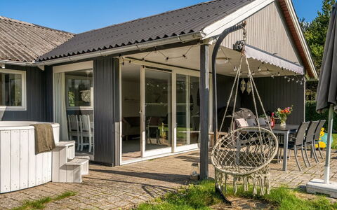Rəzvan - from the Sea: Meubilair, Interieur Ontwerp, Flooring, Plafond, Verdieping, Stoel, Kamer, Verlichting, Tafel, Keuken En Eettafel