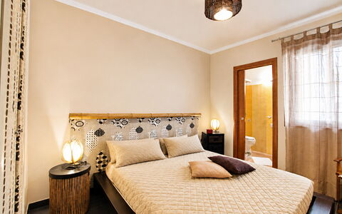 Villa Cristiana: Bed, Meubilair, Interieur Ontwerp, Bedding, Slaapkamer, Verdieping, Laken, Muur, Flooring, Kamer