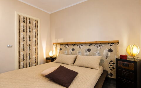 Villa Cristiana: Bed, Interieur Ontwerp, Meubilair, Bedding, Slaapkamer, Laken, Muur, Hout, Linens, Verdieping