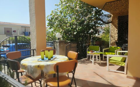 Casa Bianca, Budoni: Meubilair, Stoel, Buitenmeubels, Balkon, Veranda, Schaduw, Buitentafel, Keuken En Eettafel, Backyard, Werf