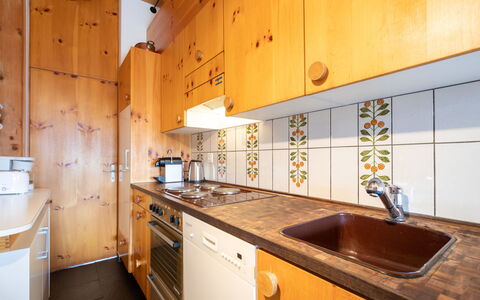 Casa Pleun: Hout, Keuken, Flooring, Countertop, Verdieping, Interieur Ontwerp, Wastafel, Major Appliance, Cabinetry, Kraan