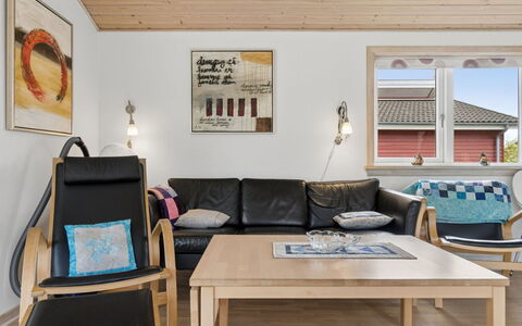 Sannie - 2.8Km from the Sea: Meubilair, Interieur Ontwerp, Flooring, Hout, Verdieping, Houten Vloer, Plafond, Bankstel, Woonkamer, Kamer