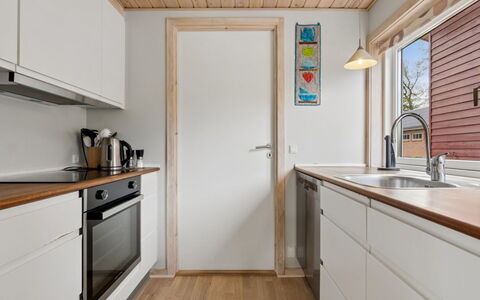 Sannie - 2.8Km from the Sea: Flooring, Hout, Interieur Ontwerp, Countertop, Verdieping, Keuken, Loodgieterswerkinrichting, Major Appliance, Houten Vloer, Plafond