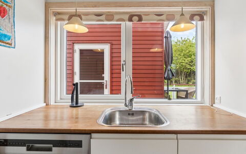 Sannie - 2.8Km from the Sea: Keuken, Countertop, Interieur Ontwerp, Hout, Gootsteen, Flooring, Loodgieterswerkinrichting, Toestel Van De Keuken, Meubilair, Huis