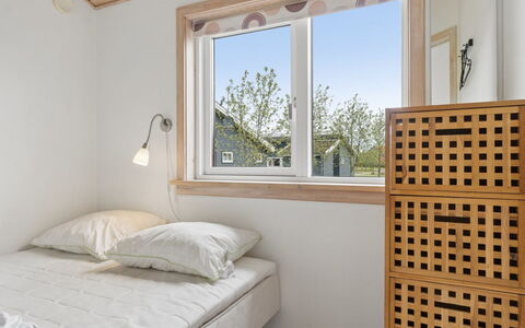 Sannie - 2.8Km from the Sea: Interieur Ontwerp, Muur, Slaapkamer, Bed, Verdieping, Flooring, Hout, Meubilair, Plafond, Kamer